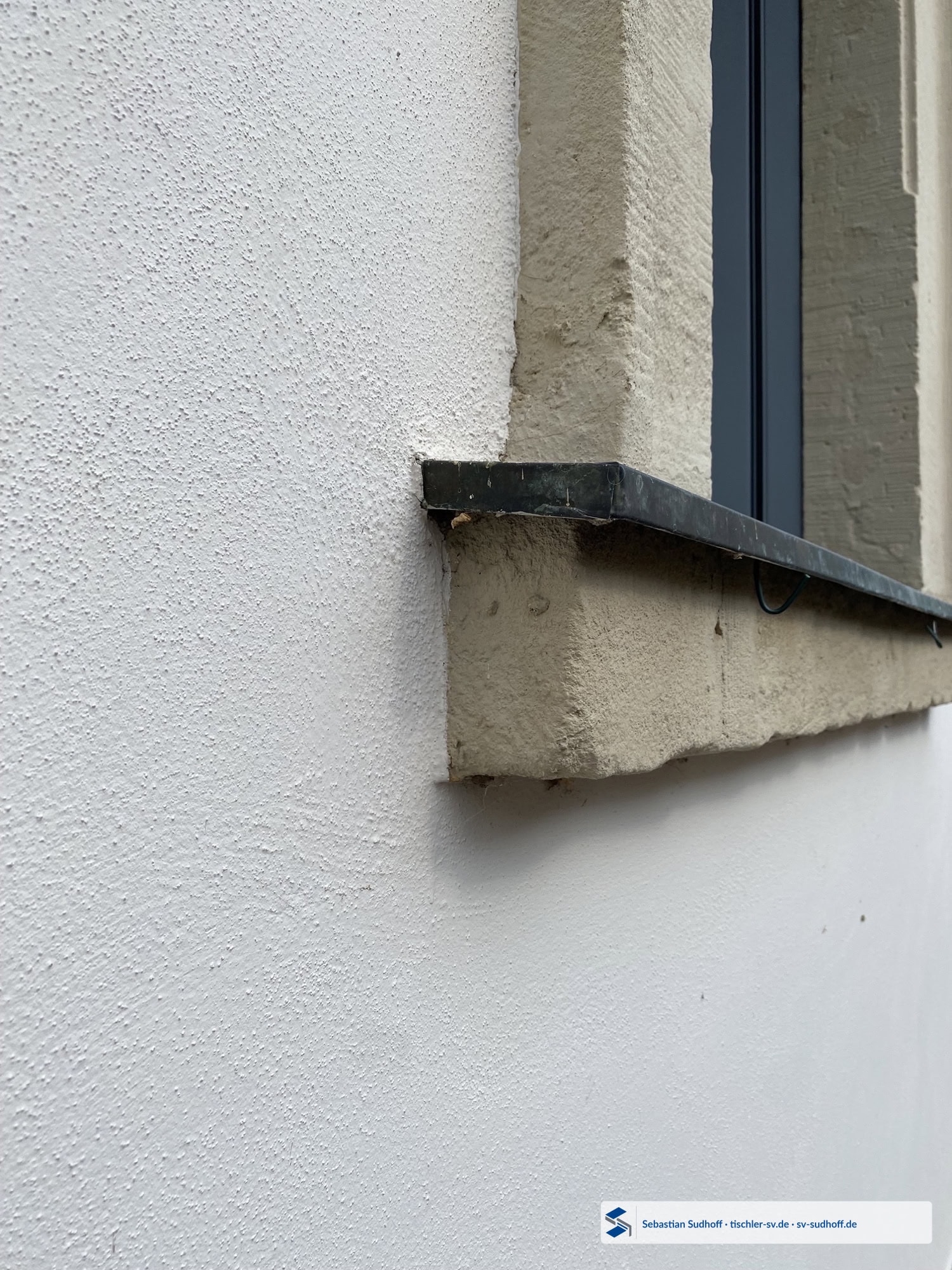 Kombination aus historischer und neuer Kupferfensterbank nach Fenstertausch